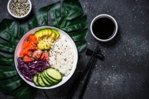 Les origines du poke bowl