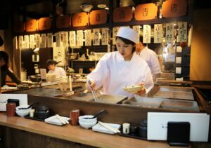 Manger au restaurant au Japon : comment se comporter à l'entrée du restaurant ?