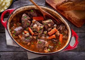 Boeuf bourguignon : petite histoire et origines d'un plat typiquement français